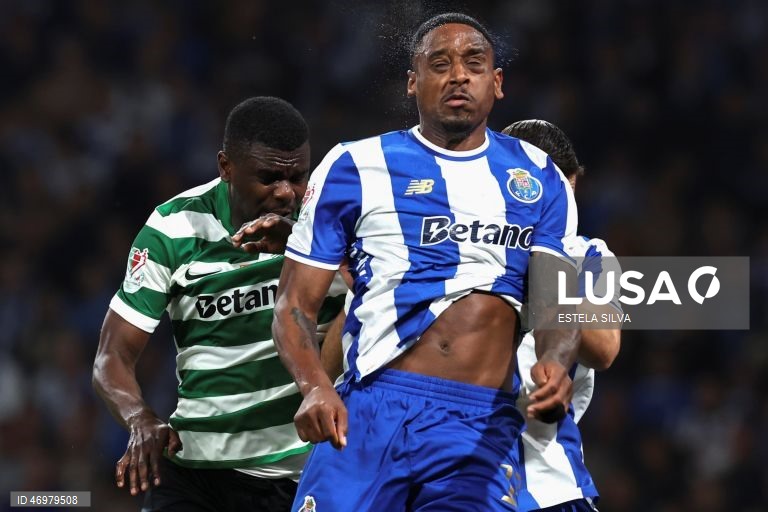 O Sporting qualificou-se hoje pela 32.ª vez para a final da Taça de Portugal em futebol, ao empatar a zero no reduto do FC Porto, em encontro da segunda mão das meias-finais.