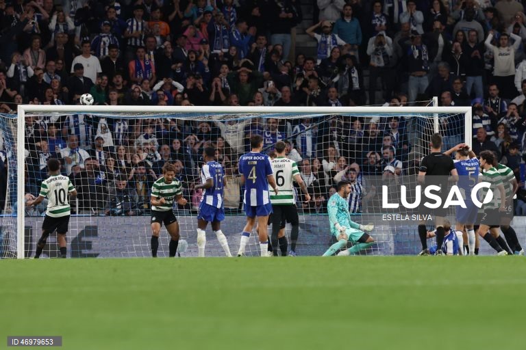 O Sporting qualificou-se hoje pela 32.ª vez para a final da Taça de Portugal em futebol, ao empatar a zero no reduto do FC Porto, em encontro da segunda mão das meias-finais.