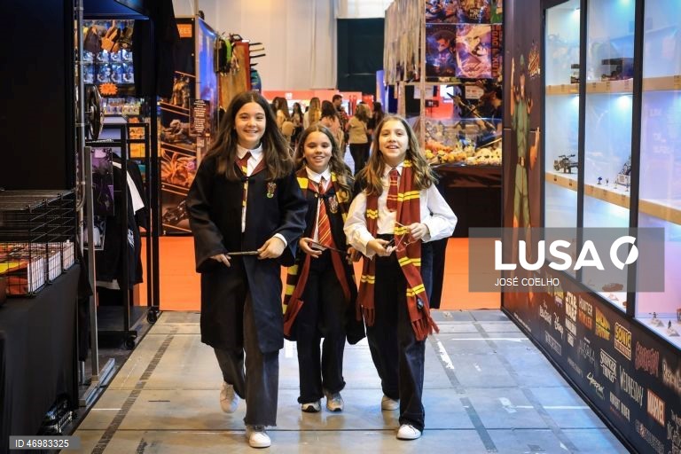 Fãs participam na 11.ª edição do Comic Con Portugal no Europarque, em Santa Maria da Feira, 23 de abril de 2026. Considerado o maior encontro de cultura pop em Portugal, reunindo num único espaço os principais universos do entretenimento: cinema, séries, gaming, banda desenhada, literatura, anime, cosplay e cultura pop. JOSÉ COELHO/LUSA