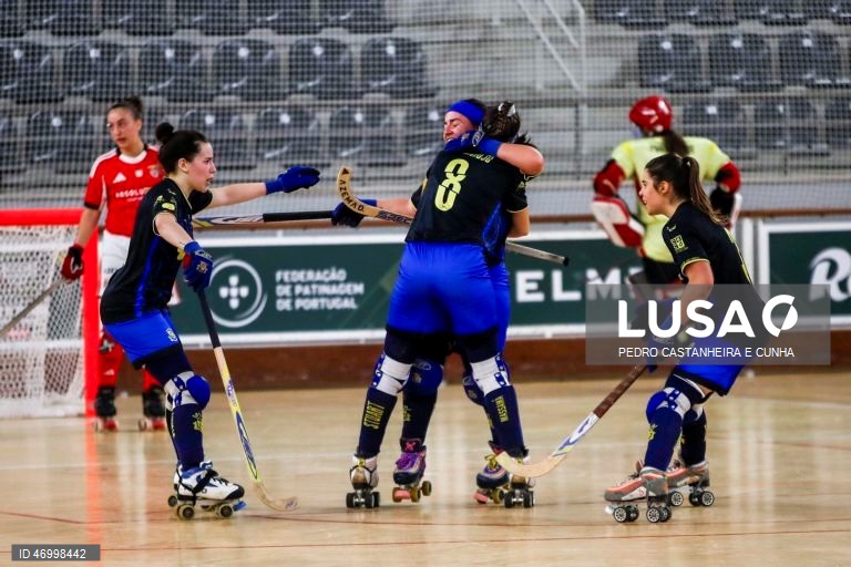 Jogadoras do Stuart Hoquei Clube de Massamá festejam o golo contra o Benfica no jogo da final da Taça de Portugal em hóquei em patins feminino disputado no Pavilhão Municipal Patrícia Sampaio, 26 abril 2026 em Tomar. PEDRO CASTANHEIRA E CUNHA/LUSA