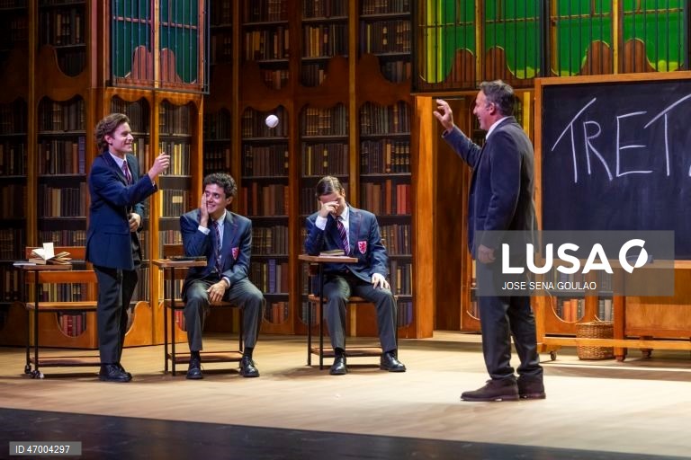 Teatro: Ensaio de imprensa da peça “Clube dos Poetas Mortos”