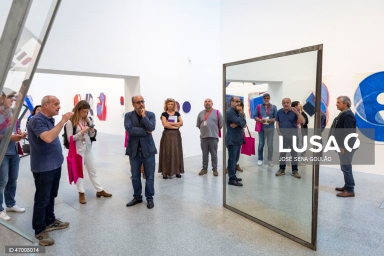 Visita de imprensa à exposição da "Reflexos, Enclaves, Desvios", de José Pedro Croft, com curadoria de Luiz Camillo Osorio, com inauguração a 29 de abril, no Museu de Arte Contemporânea, Centro Cultural de Belém, em Lisboa, 28 de abril de 2026. JOSÉ SENA GOULÃO/LUSA 