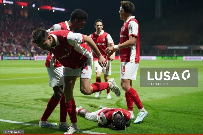 Um golo de Mario Dorgeles aos 90+2 minutos permitiu hoje ao Sporting de Braga adiantar-se ao Friburgo na corrida à final da Liga Europa de futebol, garantindo um triunfo em casa por 2-1, na primeira mão das meias-finais.