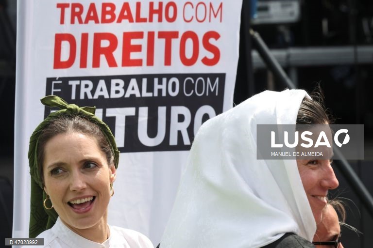 Manifestantes durante a celebração do Dia do Trabalhador, no Centro Desportivo Nacional do Jamor, em oeiras, 01 de maio de 2026. MANUEL DE ALMEIDA/LUSA