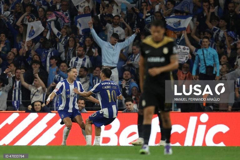 O FC Porto sagrou-se hoje campeão nacional de futebol pela 31.ª vez na sua história, após vitória frente ao Alverca, por 1-0.