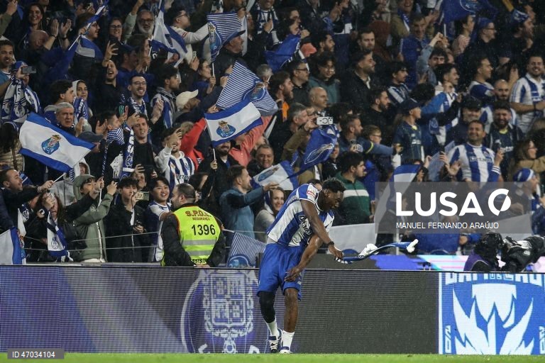 O FC Porto sagrou-se hoje campeão nacional de futebol pela 31.ª vez na sua história, após vitória frente ao Alverca, por 1-0.