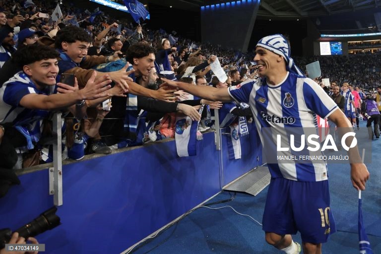 O FC Porto sagrou-se hoje campeão nacional de futebol pela 31.ª vez na sua história, após vitória frente ao Alverca, por 1-0.
