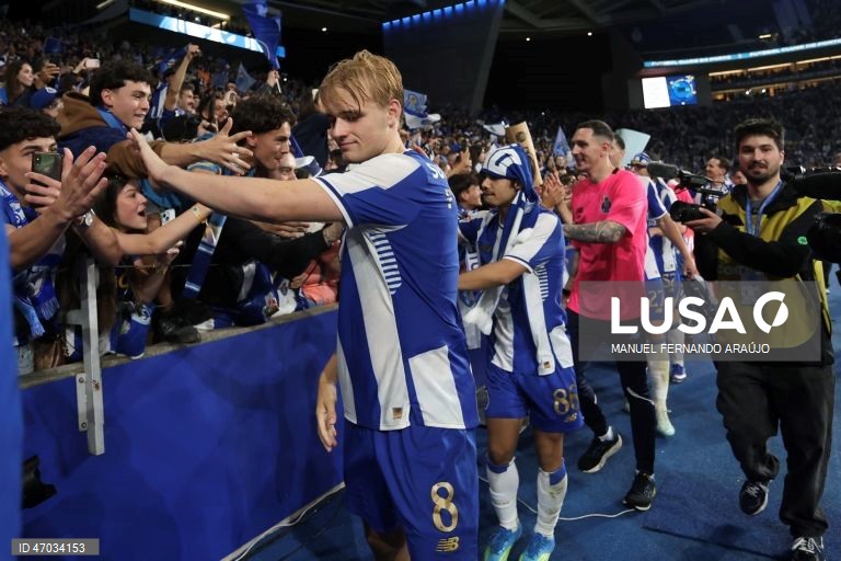 O FC Porto sagrou-se hoje campeão nacional de futebol pela 31.ª vez na sua história, após vitória frente ao Alverca, por 1-0.