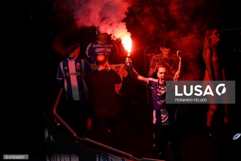 O FC Porto sagrou-se hoje campeão nacional de futebol pela 31.ª vez na sua história, após vitória frente ao Alverca, por 1-0.
