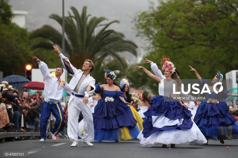 Cortejo alegórico da Festa da Flor, este ano decorrendo sob o tema "50 anos de Autonomia da região Autónoma da Madeira" esta tarde onde 7 grupos desfilaram na baixa funchalense, no Funchal, 3 de maio de 2026. HOMEM DE GOUVEIA/LUSA