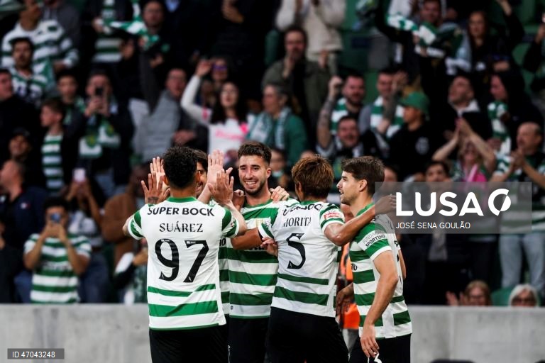 O Sporting igualou hoje o Benfica no segundo lugar da Liga portuguesa de futebol, ao golear na receção ao Vitória de Guimarães por 5-1, no jogo de encerramento da 32.ª jornada da prova.