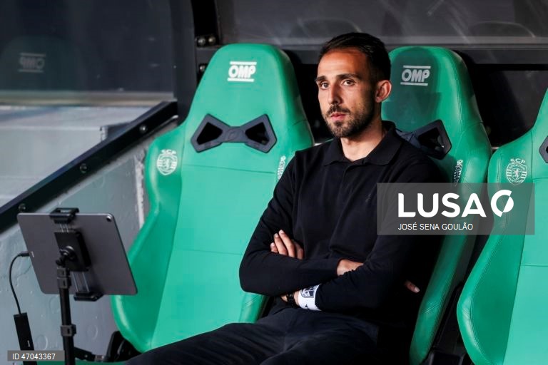 O Sporting igualou hoje o Benfica no segundo lugar da Liga portuguesa de futebol, ao golear na receção ao Vitória de Guimarães por 5-1, no jogo de encerramento da 32.ª jornada da prova.