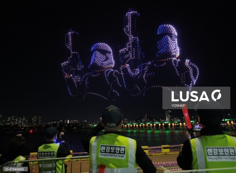 Espetáculo de drones com temática de «Star Wars» ilumina o céu de Seul