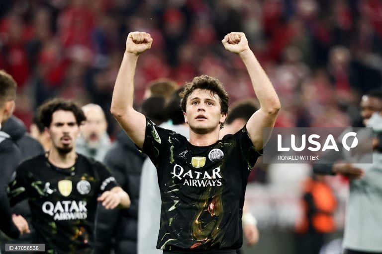 Um golo de Ousmane Dembélé permitiu hoje ao Paris Saint-Germain empatar 1-1 em Munique com o Bayern e garantir a presença na final da Liga dos Campeões de futebol, na qual vai defender o título frente ao Arsenal.