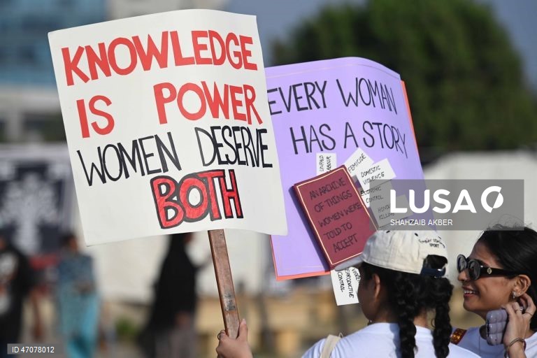 Paquistão: Manifestação em Carachi pelos direitos das mulheres