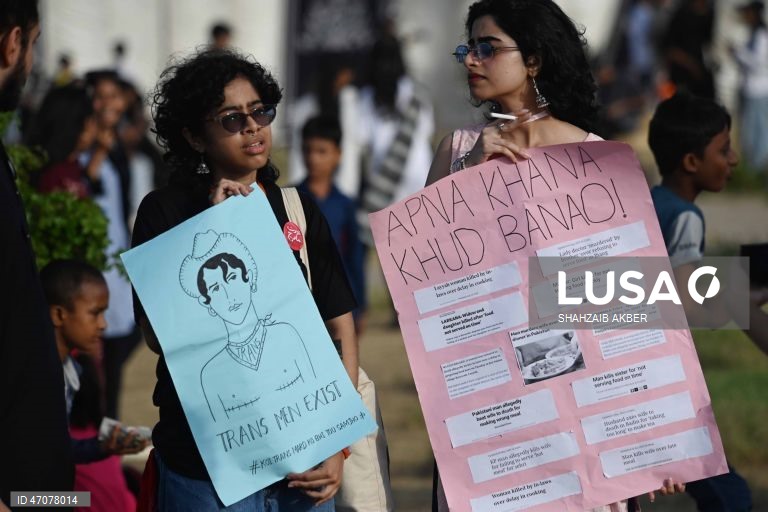 Paquistão: Manifestação em Carachi pelos direitos das mulheres
