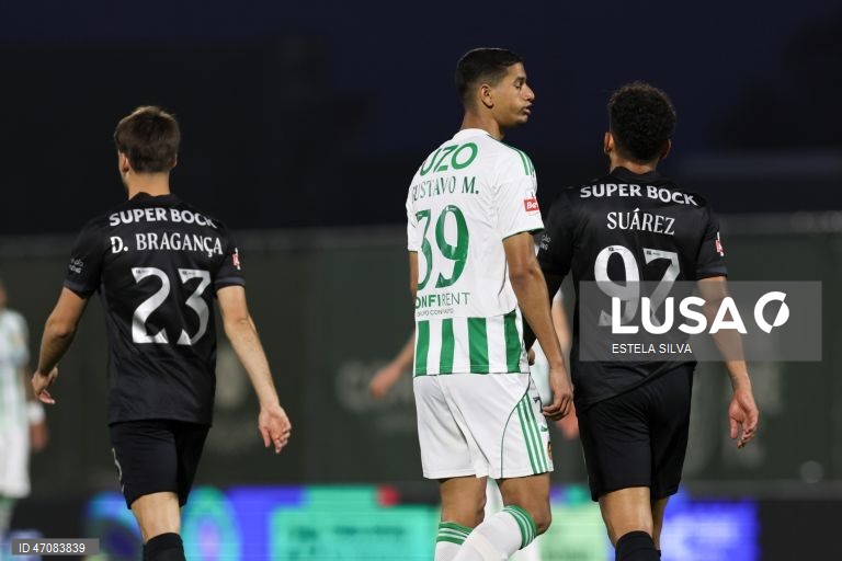 O Sporting venceu hoje na visita ao Rio Ave, por 4-1, na 33.ª e penúltima jornada da I Liga de futebol, e beneficiou do empate do Benfica para se isolar no segundo lugar, de acesso à Liga dos Campeões.