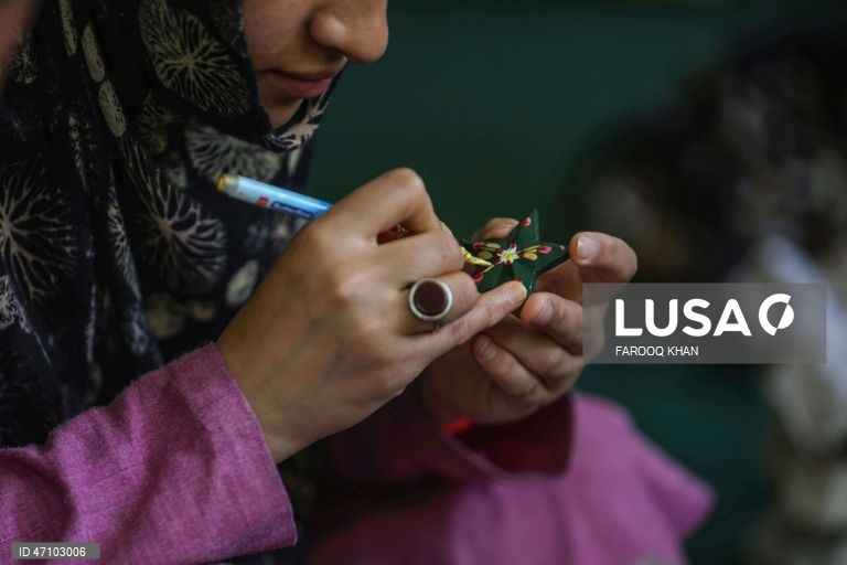 Índia: Artesãs preservam o artesanato secular da Caxemira