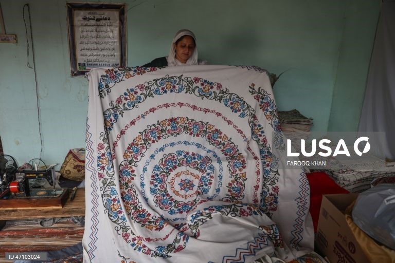 Índia: Artesãs preservam o artesanato secular da Caxemira
