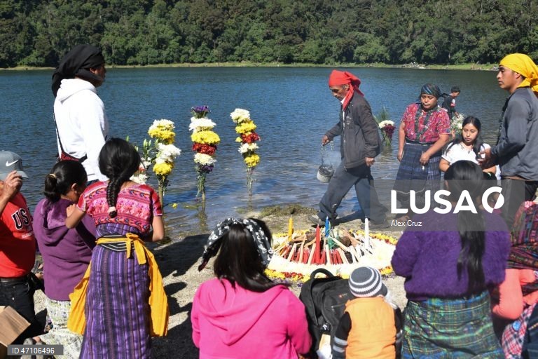 Guatemala: Maias realizam ritual para pedir chuva na lagoa de Chicabal