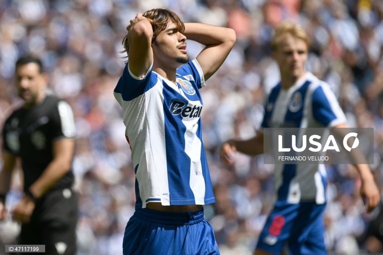 FC Porto venceu hoje na receção ao Santa Clara, por 1-0, no jogo da 34.ª e última jornada da I Liga portuguesa de futebol que antecede os festejos pela 31.ª conquista do título nacional pelos ‘dragões’.