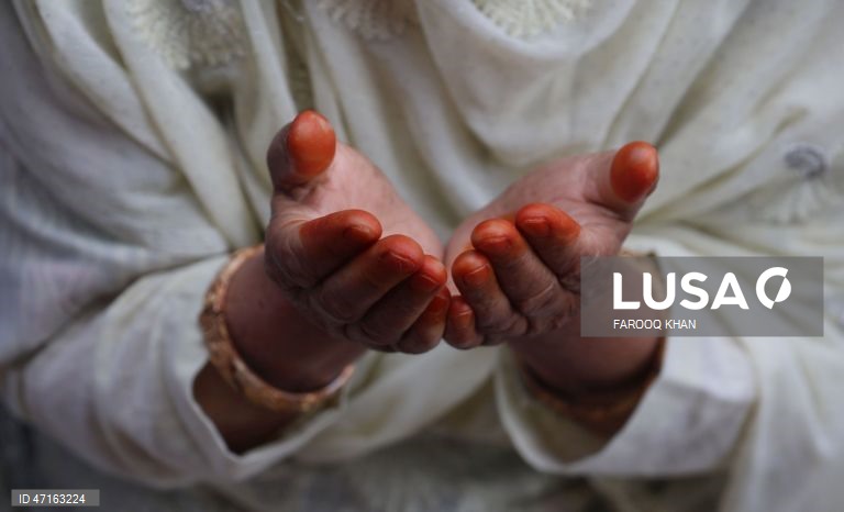 Índia: Muçulmanos comemoram o aniversário do santo sufi Mir Syed Ali Hamadani em Srinagar