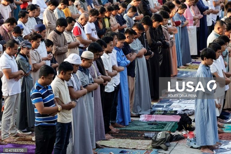 Muçulmanos celebram o Eid al-Adha ou Festa do Sacrifício