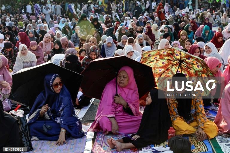 Muçulmanos celebram o Eid al-Adha ou Festa do Sacrifício