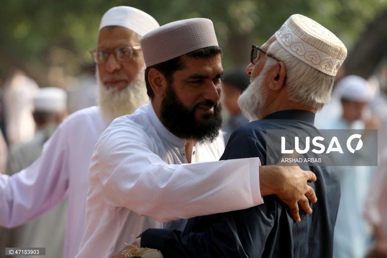 Muçulmanos celebram o Eid al-Adha ou Festa do Sacrifício