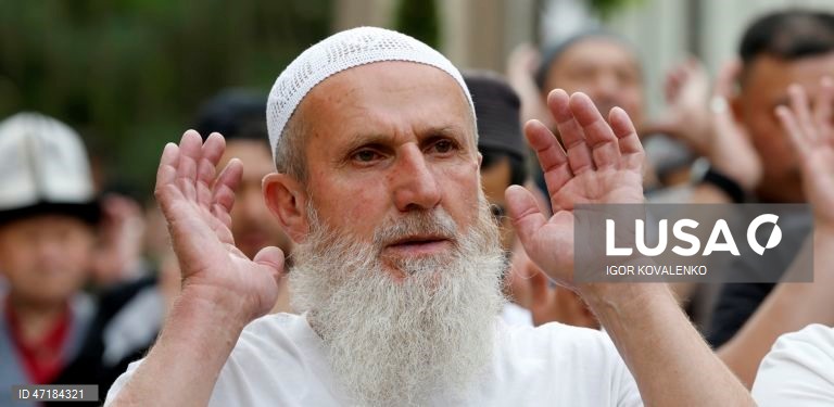 Muçulmanos celebram o Eid al-Adha ou Festa do Sacrifício