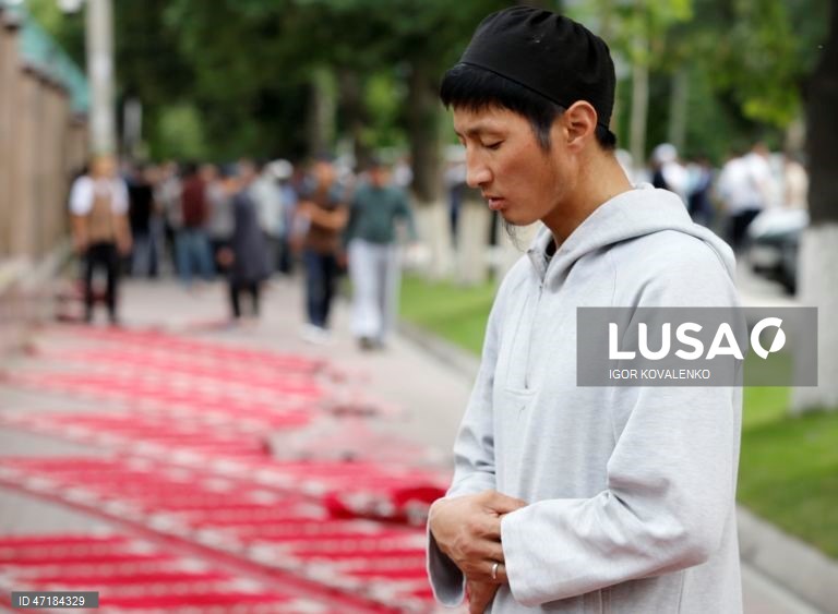 Muçulmanos celebram o Eid al-Adha ou Festa do Sacrifício