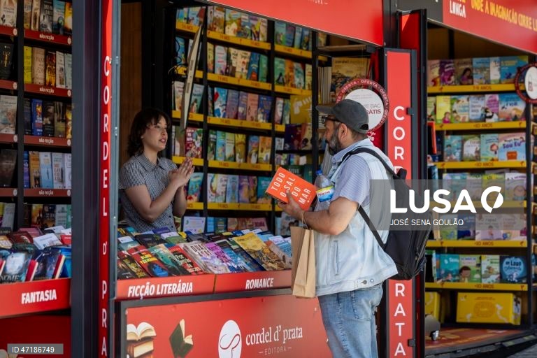 Abertura ao púbilico da 96ª Feira do Livro de Lisboa