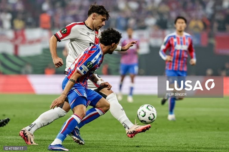 O Crystal Palace conquistou hoje a quinta edição da Liga Conferência em futebol, ao vencer na final o Rayo Vallecano, por 1-0, em Leipzig, na Alemanha, com um golo do avançado francês Jean-Philippe Mateta, aos 51 minutos.