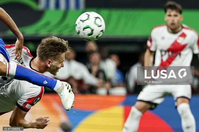 O Crystal Palace conquistou hoje a quinta edição da Liga Conferência em futebol, ao vencer na final o Rayo Vallecano, por 1-0, em Leipzig, na Alemanha, com um golo do avançado francês Jean-Philippe Mateta, aos 51 minutos.