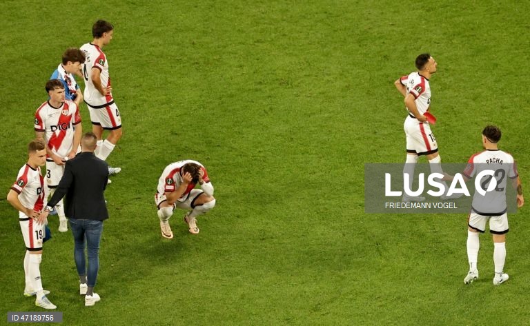 O Crystal Palace conquistou hoje a quinta edição da Liga Conferência em futebol, ao vencer na final o Rayo Vallecano, por 1-0, em Leipzig, na Alemanha, com um golo do avançado francês Jean-Philippe Mateta, aos 51 minutos.