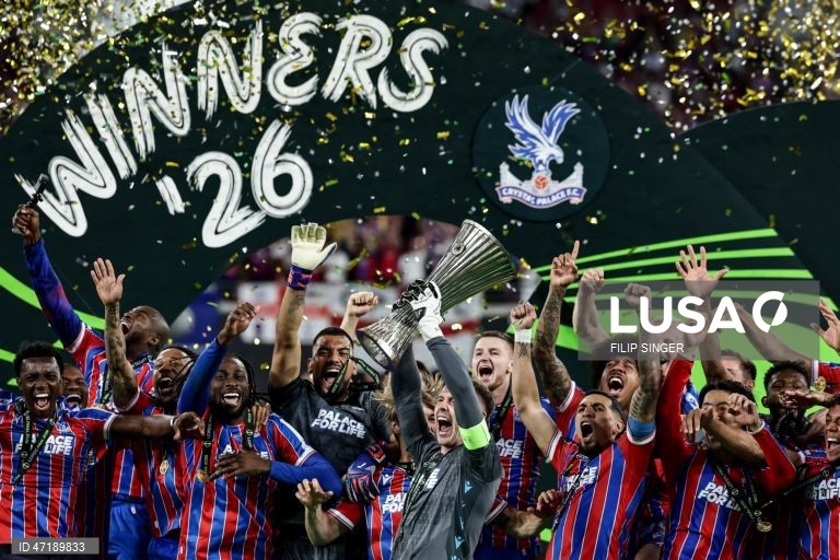 O Crystal Palace conquistou hoje a quinta edição da Liga Conferência em futebol, ao vencer na final o Rayo Vallecano, por 1-0, em Leipzig, na Alemanha, com um golo do avançado francês Jean-Philippe Mateta, aos 51 minutos.