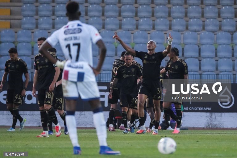 Os jogadores do Casa Pia festejam um golo contra o Torreense durante o jogo do Play-off de acesso à I Liga de futebol, disputado no Estádio Municipal de Rio Maior, 28 de maio de 2026. CARLOS BARROSO/LUSA