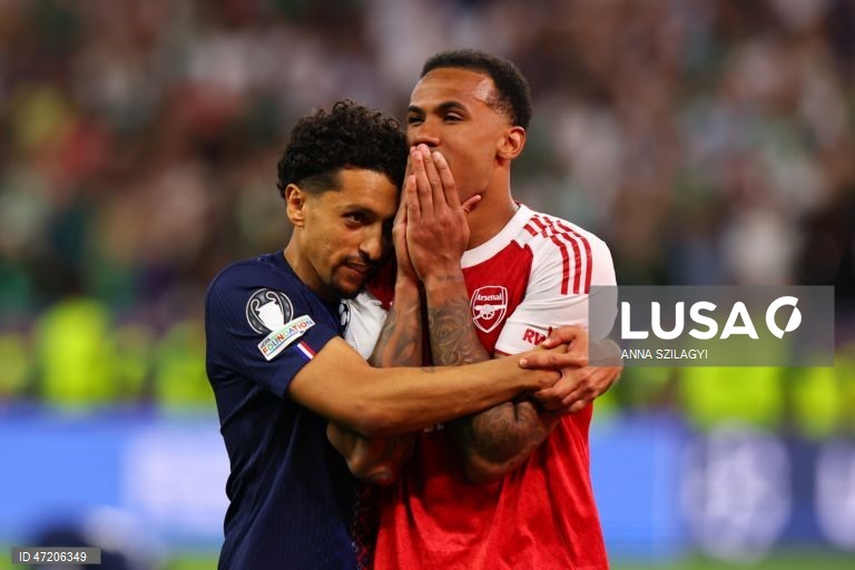 O Paris Saint-Germain conquistou a Liga dos Campeões de futebol pela segunda vez consecutiva, ao vencer na final o Arsenal, por 4-3 nos penáltis, após o empate 1-1 no tempo regulamentar e no prolongamento, em Budapeste.O alemão Kai Havertz, aos seis minutos, deu vantagem aos londrinos, Ousmane Dembélé empatou para os parisienses, aos 65, na conversão de uma grande penalidade, com a igualdade a perdurar nos 90 minutos e no prolongamento.Nas grandes penalidades, Eze e Gabriel não conseguiram...