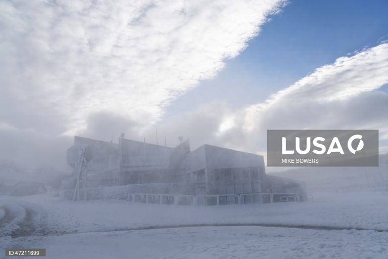 Austrália: Neve fresca, complementada pela produção de neve artificial, no primeiro dia de inverno em Perisher