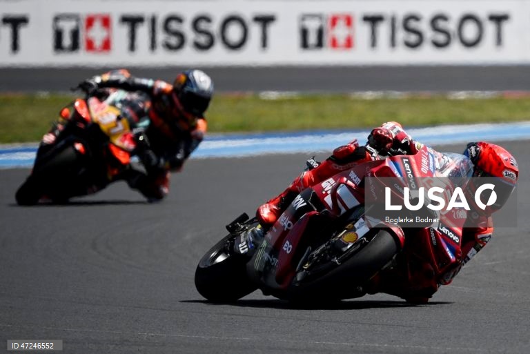 O piloto espanhol Marc Márquez (Ducati) venceu hoje o Grande Prémio da Hungria de MotoGP, oitava ronda da temporada, e aproveitou as desistências dos dois primeiros do campeonato para reentrar a luta pelo título mundial.