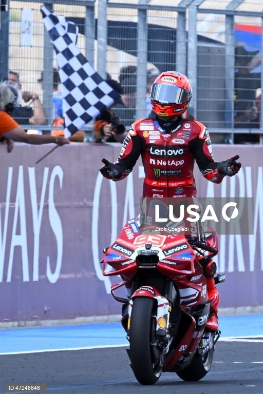O piloto espanhol Marc Márquez (Ducati) venceu hoje o Grande Prémio da Hungria de MotoGP, oitava ronda da temporada, e aproveitou as desistências dos dois primeiros do campeonato para reentrar a luta pelo título mundial.