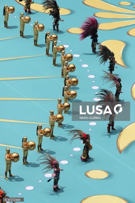 Artistas atuam durante o espetáculo pré-jogo antes da partida de abertura da Copa do Mundo da FIFA 2026 entre o México e a África do Sul, na Cidade do México, México