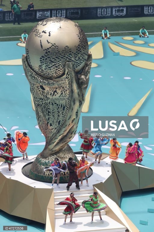Artistas atuam durante o espetáculo pré-jogo antes da partida de abertura da Copa do Mundo da FIFA 2026 entre o México e a África do Sul, na Cidade do México, México