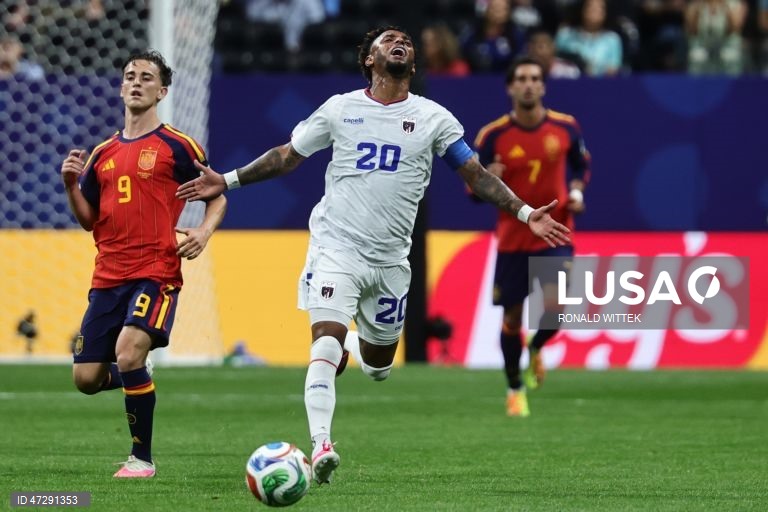 A seleção de Cabo Verde, estreante em campeonatos do mundo, impôs hoje um surpreendente empate 0-0 frente à campeã europeia Espanha, em jogo da primeira jornada do Grupo H, disputado em Atlanta.