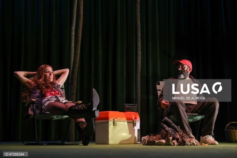 Ensaio de imprensa da peça "Caravana", escrita pelo poeta e dramaturgo João Luís Barreto Guimarães, com encenação de João Pedro Vaz e interpretação de Joaquim Horta e Rita Calçada Bastos, com estreia a 19 de junho, no Teatro Aberto, em Lisboa, 16 de junho de 2026. (ACOMPANHA TEXTO DE 17 DE JUNHO DE 2026). MANUEL DE ALMEIDA/LUSA