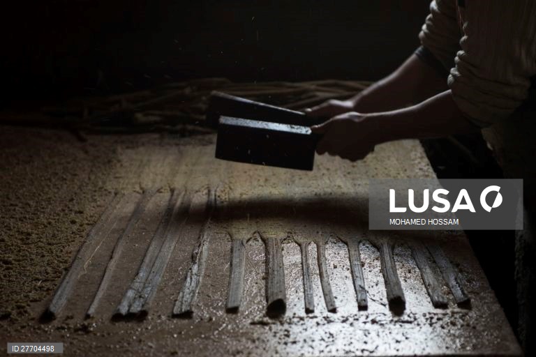 Egito: Produção de papel de papiro