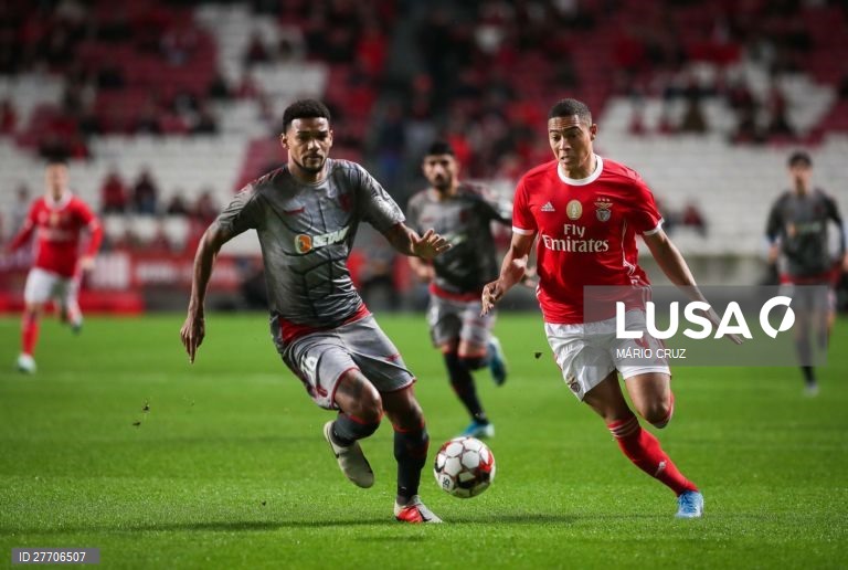 O Benfica venceu o Sporting de Braga por 2-1 e apurou-se para os quartos de final da Taça de Portugal em futebol, num encontro em que esteve a perder, disputado no estádio da Luz, em Lisboa.