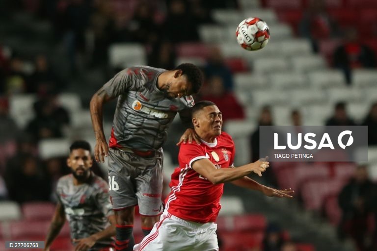 O Benfica venceu o Sporting de Braga por 2-1 e apurou-se para os quartos de final da Taça de Portugal em futebol, num encontro em que esteve a perder, disputado no estádio da Luz, em Lisboa.