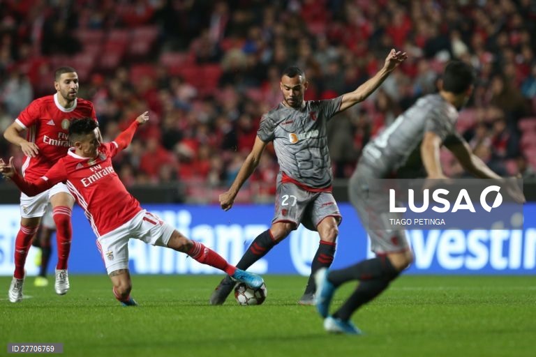 O Benfica venceu o Sporting de Braga por 2-1 e apurou-se para os quartos de final da Taça de Portugal em futebol, num encontro em que esteve a perder, disputado no estádio da Luz, em Lisboa.