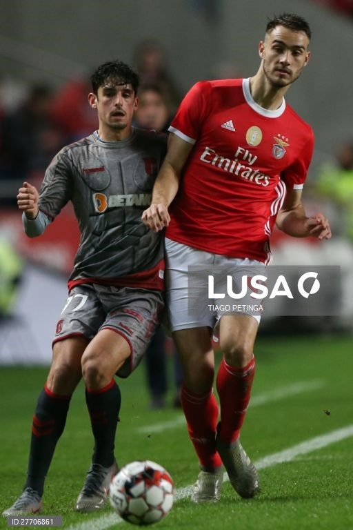 O Benfica venceu o Sporting de Braga por 2-1 e apurou-se para os quartos de final da Taça de Portugal em futebol, num encontro em que esteve a perder, disputado no estádio da Luz, em Lisboa.